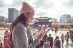 shutterstock_1674920662-korea-phone (1)